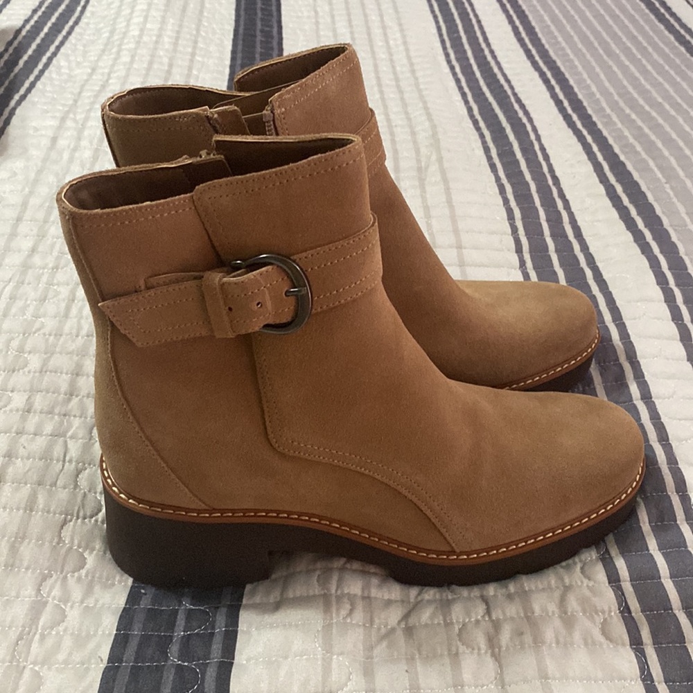 Naturalizer 9.5 oatmeal Dasha boots NWT (shipped in box)